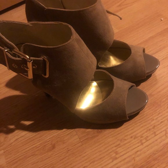 Nine West size 7 beige booties - Picture 2 of 9
